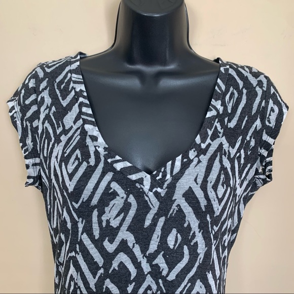 3/$15 SALE Dots Black White V-Neck Sheer Pattern Short Sleeve Top - Picture 4 of 8